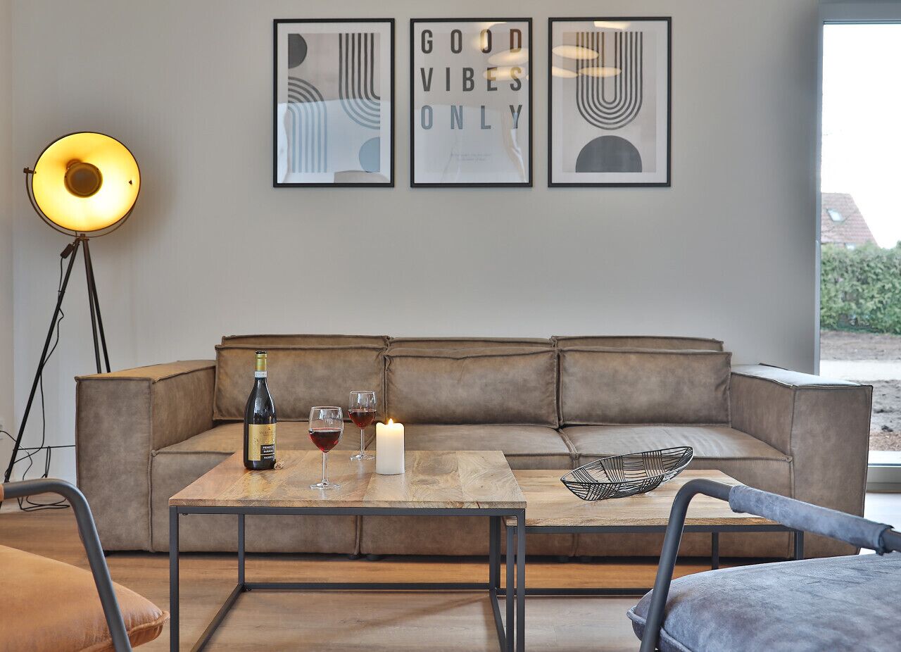 TV connectée, baby-foot, livres