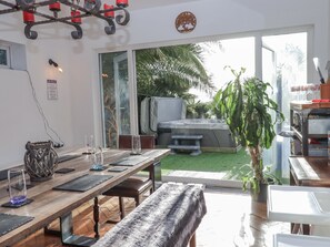 Dining - Delmonte Lodge (Torquay)