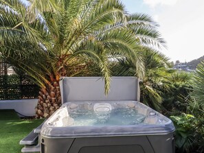 Bathtub spa outdoor