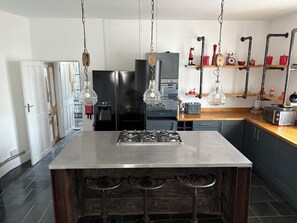 Cookware/dishes/utensils
