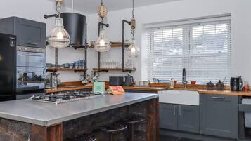 Cookware/dishes/utensils