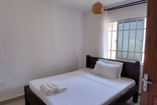 2 bedrooms, iron/ironing board, free WiFi, bed sheets