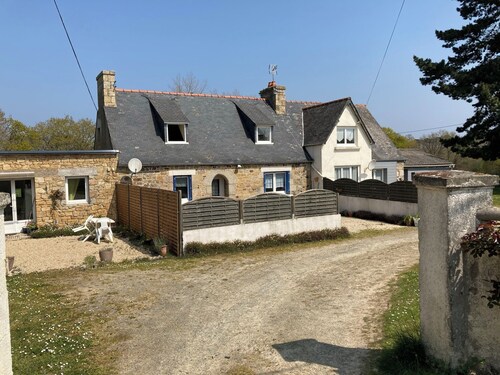 Maison très au calme, proche Côte de Granit Rose, à 7 minutes des plages.