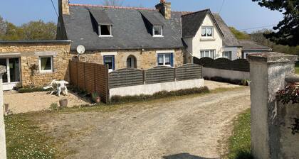 Maison trĂšs au calme, proche CĂŽte de Granit Rose, Ă 7 minutes des plages.