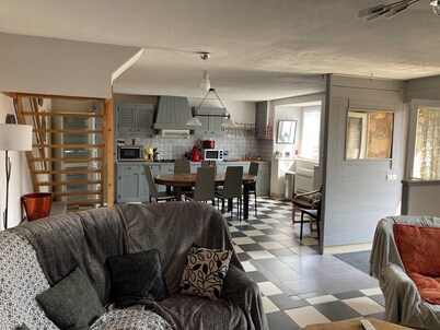 Very quiet house, near Côte de Granit Rose, 7 minutes from beaches.