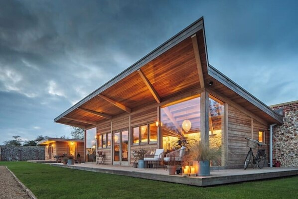 المنشأة من الخارج