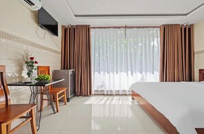 Standaard tweepersoonskamer, uitzicht op de stad | Gratis wifi