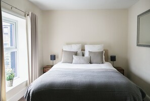 2 chambres, fer et planche à repasser, Wi-Fi, draps fournis