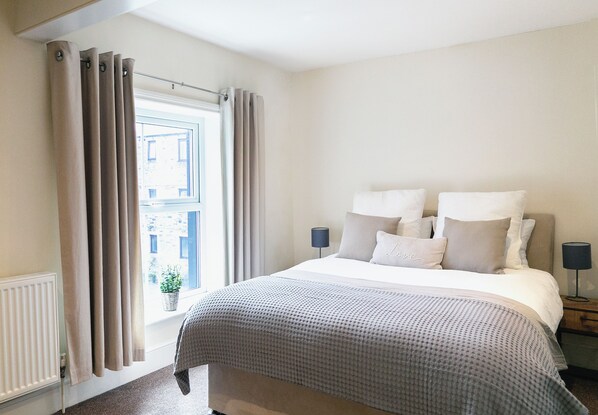 2 chambres, fer et planche à repasser, Wi-Fi, draps fournis