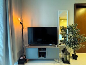 Apartamento, sacada, vista para o canal | Área de estar