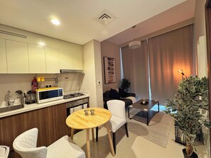 In-room dining - Damac Reva Residences 808 (Dubai)