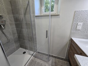 Hair dryer, towels