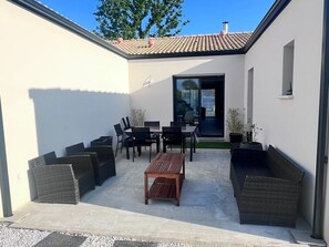 Outdoor dining - Cozy getaway between sea and nature, Nieul-le-Dolent (Nieul-le-Dolent)