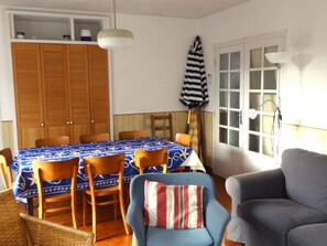 Living area - Large Family Home near Beach, 200m from Sea, Trégastel (Trégastel)