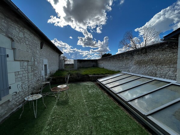 Terrace/patio - Holiday Home in Sossais - Peaceful Countryside, 3 Bedrooms, Near Tourist Spots (Sossais)