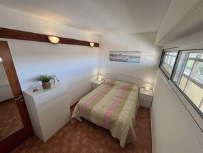 1 bedroom, free WiFi - 2-room apartment cabin, near beach, balcony (Port-la-Nouvelle)