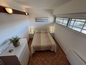 1 bedroom, WiFi - 2-room apartment cabin, near beach, balcony (Port-la-Nouvelle)