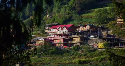 Abhishek Homestay: Your Cozy Retreat Amid Shoja's Scenic Serenity