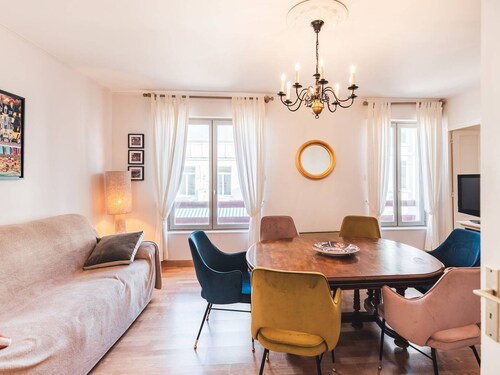 Bright 75 m² apartment, city center, parking, wifi, sleeps 7