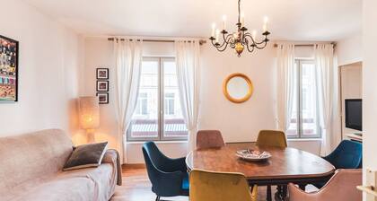 Bright 75 m² apartment, city center, parking, wifi, sleeps 7