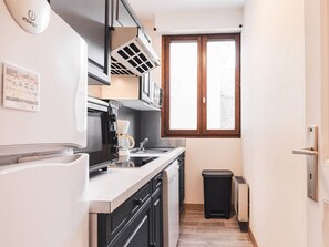 Fridge, microwave, oven, dishwasher