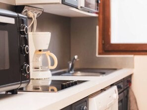 Fridge, microwave, oven, dishwasher - Bright 75 m² apartment, city center, parking, wifi, sleeps 7 (Le Touquet-Paris-Plage)