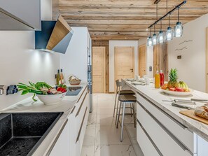Kühlschrank, Mikrowelle, Geschirrspüler