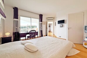 7 bedrooms, iron/ironing board, free WiFi