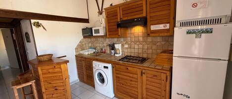 Fridge, microwave