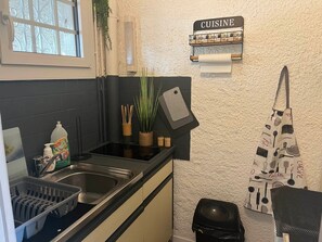 Fridge, microwave