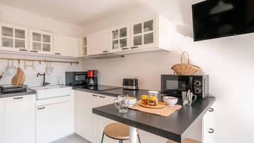 Micro-ondes, lave-vaisselle, cafetiĂšre/bouilloire, grille-pain