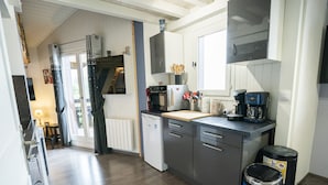 Kaffetrakter/tekoker, kjøleskap, mikrobølgeovn og ovn