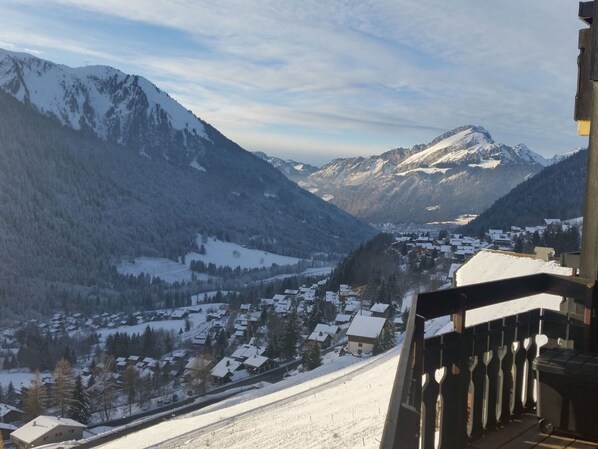 المنطقة المحيطة بالمنشأة