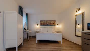 Classic Double Room | Peti besi dalam bilik, langsir/tirai gelap terus, Wi-fi percuma