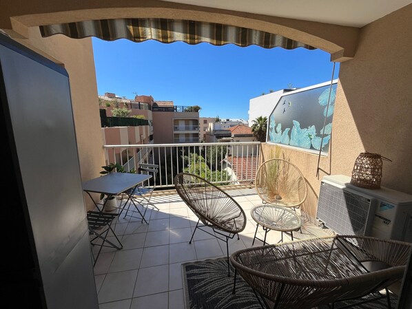 Outdoor dining - 2-Room Apartment at Fréjus Beach with Garage (Fréjus)