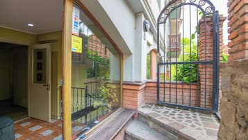 المنشأة من الخارج