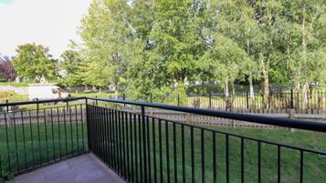 Apartment, 3 Bedrooms, Smoking, Patio | Property grounds