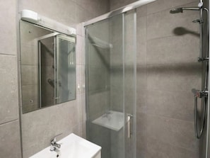 Appartement, 3 chambres, fumeur, patio | Salle de bain