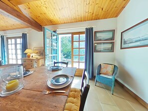 Dining - Charming house near the beach with Wi-Fi and private parking (L'Épine)
