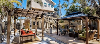 371 Park Ave - 4 Bed / 2 Bath - 2 Kitchens - Outdoor Kitchen - Sleeps 8 - Pet Friendly!