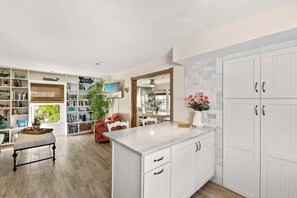 Interior - 371 Park Ave - 4 Bed / 2 Bath - 2 Kitchens - Outdoor Kitchen - Sleeps 8 - Pet Friendly! (Boca Grande)