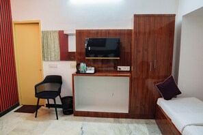 Desk, laptop workspace, free WiFi - Rich Inn Palace Tnagar  (Chennai)