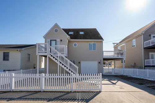 New For 2025! Spacious Home Located Bayside, just 3 Blocks To The Beach