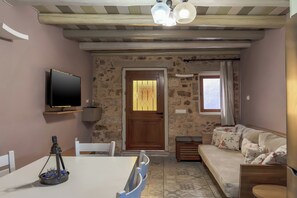 Classic Apartment | Living area | TV - Vetus Oppidum Boutique Guesthouse (Chania)
