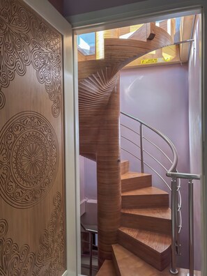 تفاصيل الفندق من الداخل