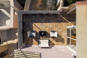 شرفة على السطح