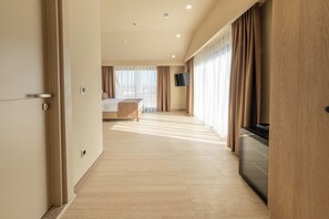 高级房, 按摩浴缸 | 1 多间卧室、高档床上用品、客房内保险箱、笔记本电脑工作区