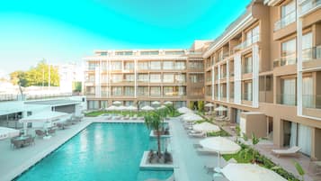 Seasonal outdoor pool, open 7:30 AM to 7:30 PM, pool umbrellas