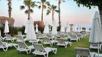Private beach nearby, free beach shuttle, free beach cabanas