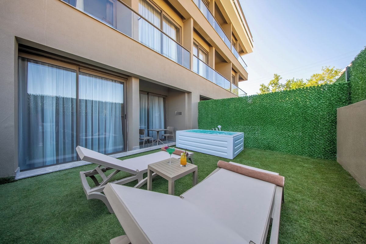 Romantic Suite, Jetted Tub | Terrace/patio